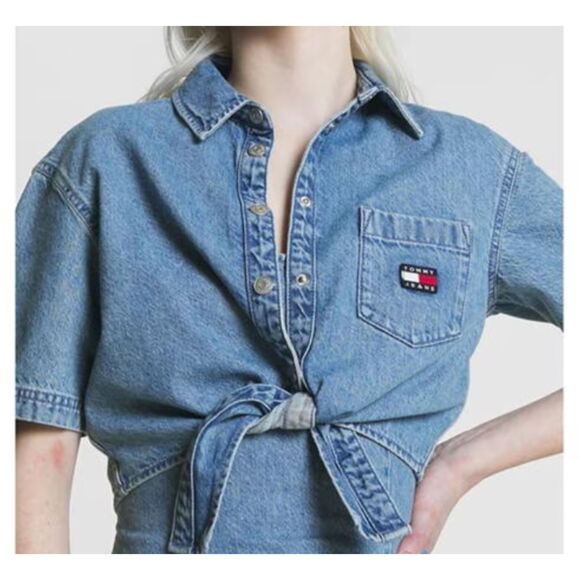 Tommy Jeans NWT Short Sleeve TJW CROP KNOT DENIM SHIRT - Picture 2 of 8